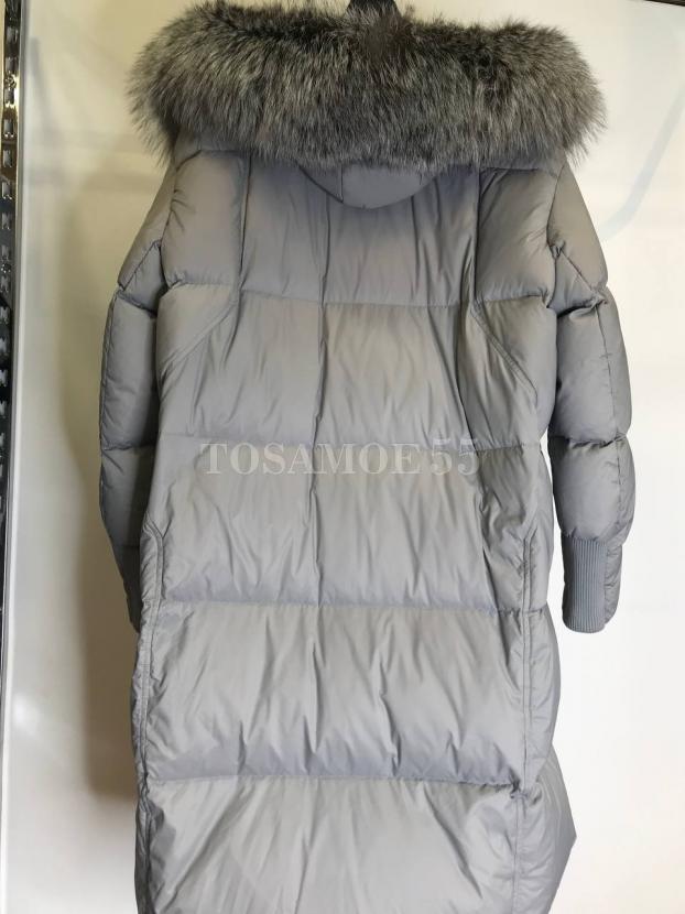 Длинный серый пуховик с чернобуркой фото №2